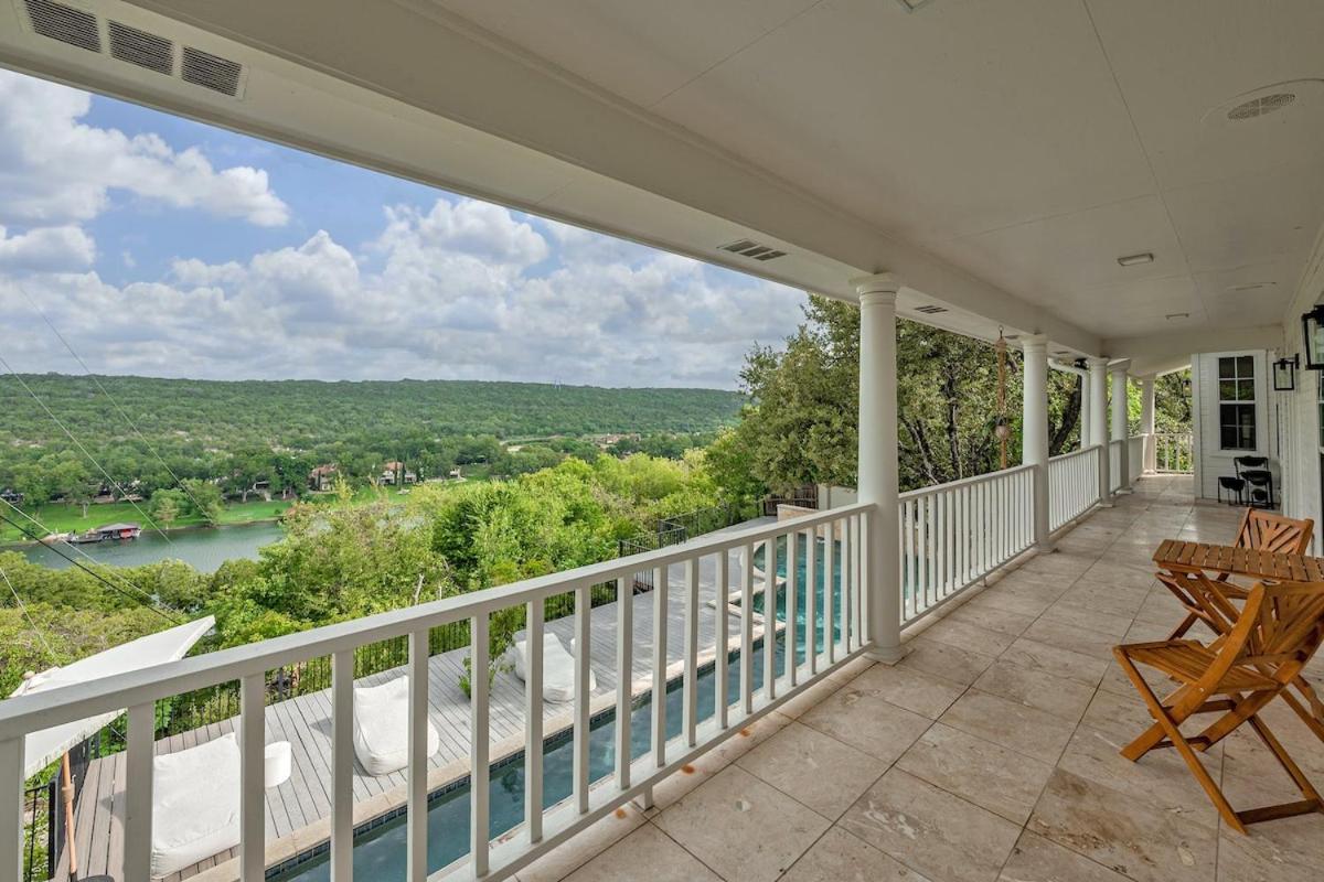 Chateau Lake Austin Exterior photo